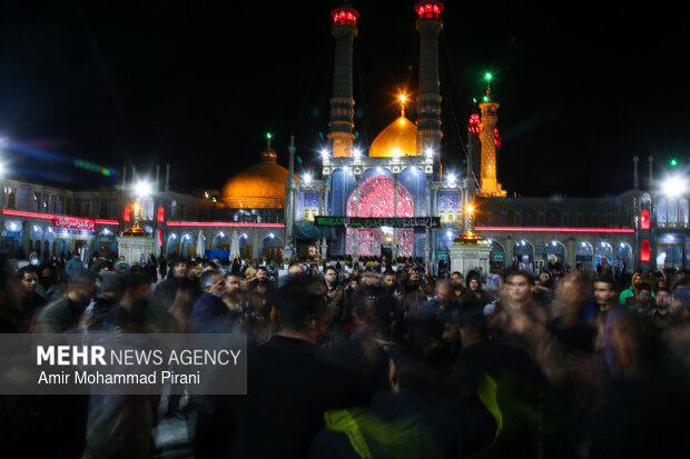 حال و هوای شب شهادت امام کاظم(ع) در حرم حضرت معصومه(س)
