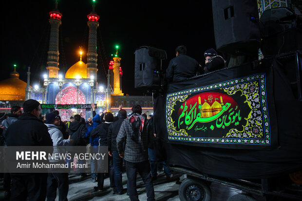 حال و هوای شب شهادت امام کاظم(ع) در حرم حضرت معصومه(س)