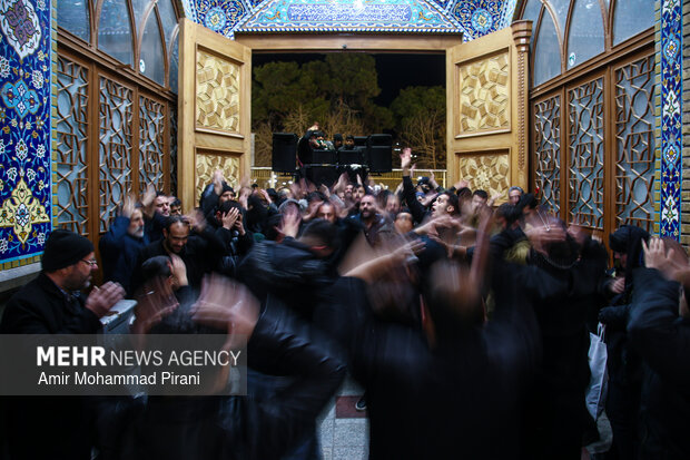 حال و هوای شب شهادت امام کاظم(ع) در حرم حضرت معصومه(س)