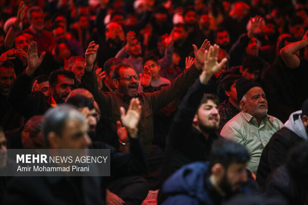 حال و هوای شب شهادت امام کاظم(ع) در حرم حضرت معصومه(س)