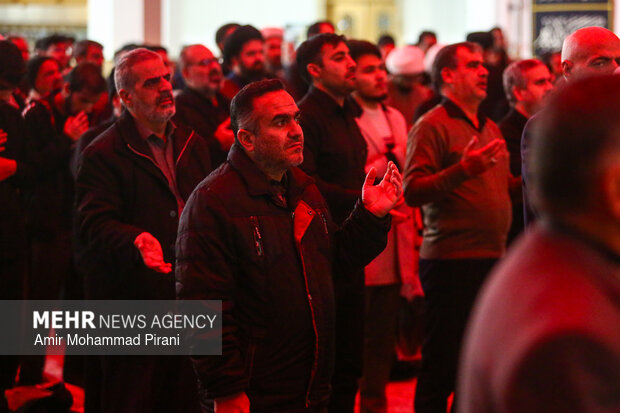 حال و هوای شب شهادت امام کاظم(ع) در حرم حضرت معصومه(س)