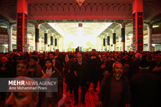 حال و هوای شب شهادت امام کاظم(ع) در حرم حضرت معصومه(س)