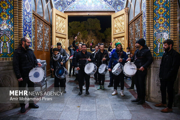 حال و هوای شب شهادت امام کاظم(ع) در حرم حضرت معصومه(س)