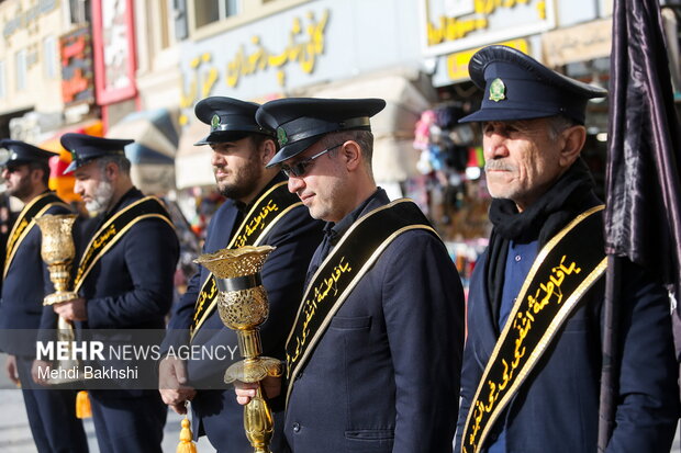 دسته عزای خادمان حرم بانوی کرامت در روز شهادت امام کاظم(ع)