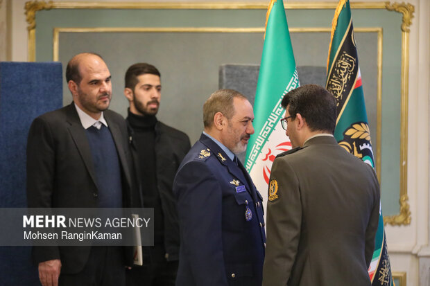 دیدار جمعی از وابستگان نظامی خارجی مقیم تهران با وزیر دفاع دیدار جمعی از وابستگان نظامی خارجی مقیم تهران با وزیر دفاع