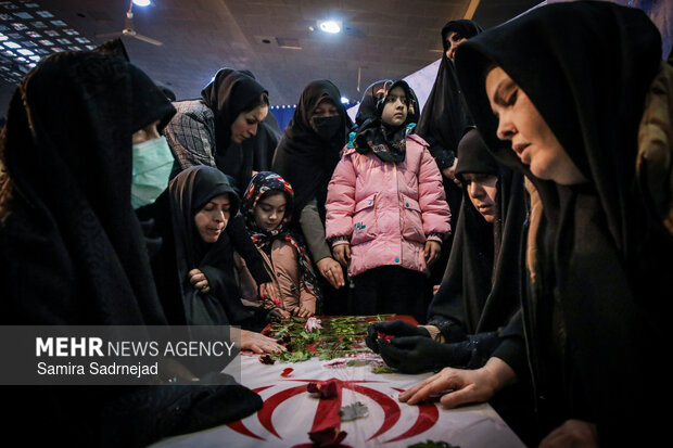 آه جوان نمیتوانم خاک کنم!