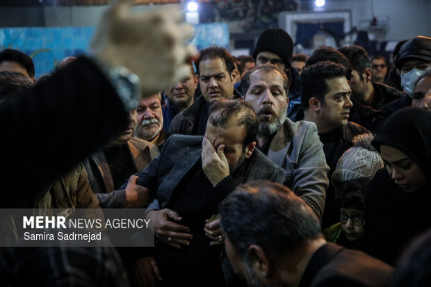 آه جوان نمی‌توانم خاک کنم!