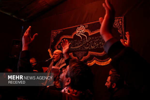 مراسم قرائت زیارت عاشورا در حسینه موج الحسین