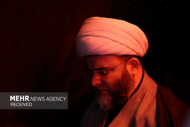 مراسم قرائت زیارت عاشورا در حسینه موج الحسین