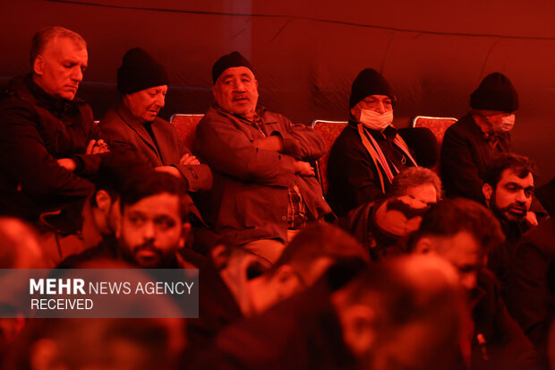 مراسم قرائت زیارت عاشورا در حسینه موج الحسین