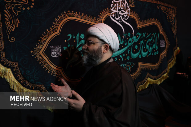 مراسم قرائت زیارت عاشورا در حسینه موج الحسین