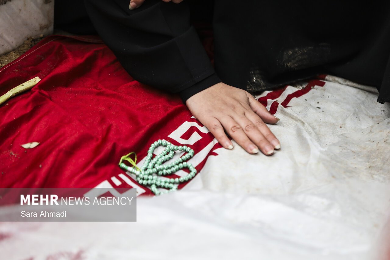 پدر شهید والامقام «فرامرز خانی نژاد» به فرزند شهیدش پیوست پدر شهید والامقام «فرامرز خانی نژاد» به فرزند شهیدش پیوست