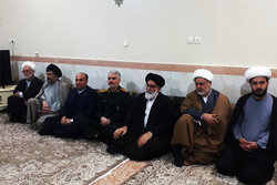 مسئولان و علمای ورامین به عیادت مدافعان امنیت در امرآباد رفتند