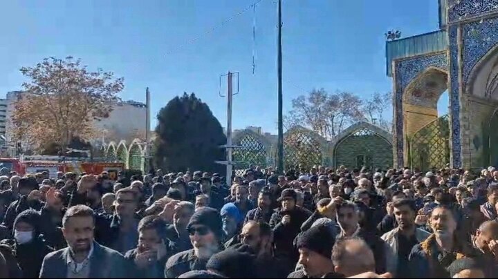 تجمع اراکی ها در محکومیت اقدامات تروریستی اغتشاشگران مقابل مصلا تجمع اراکی ها در محکومیت اقدامات تروریستی اغتشاشگران مقابل مصلا