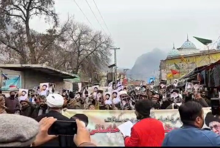 Pakistan'da İran'a destek gösterisi yapıldı