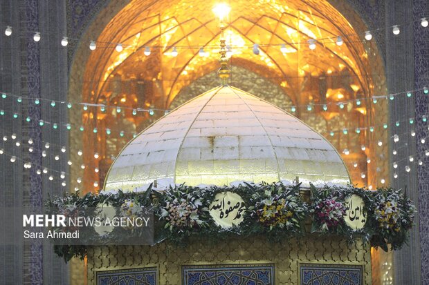 حال و هوای حرم امام رضا(ع) و زائران رضوی در شب مبعث حضرت رسول اکرم(ص) حال و هوای حرم امام رضا(ع) و زائران رضوی در شب مبعث حضرت رسول اکرم(ص)