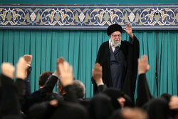 شاهد..تقرير مصور عن لقاء آلاف الأشخاص من مختلف شرائح المجتمع مع قائد الثورة الاسلامية