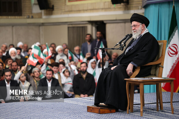 بازتاب بیانات رهبر معظم انقلاب به مناسبت عید مبعث در رسانههای جهان بازتاب بیانات رهبر معظم انقلاب به مناسبت عید مبعث در رسانههای جهان