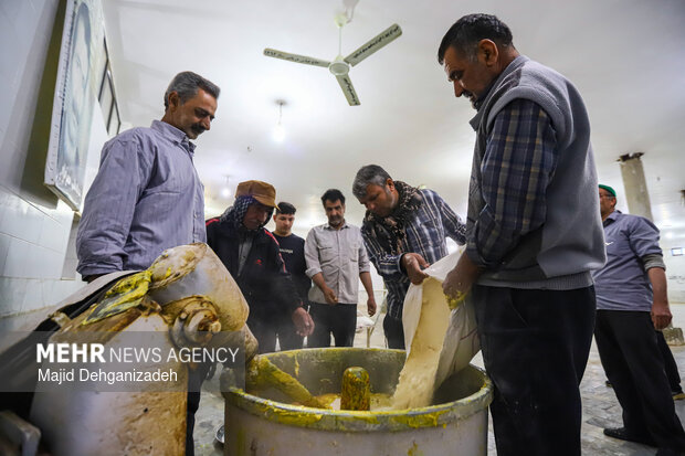 مراسم سنتی پخت نان «سوروک» در مهریز