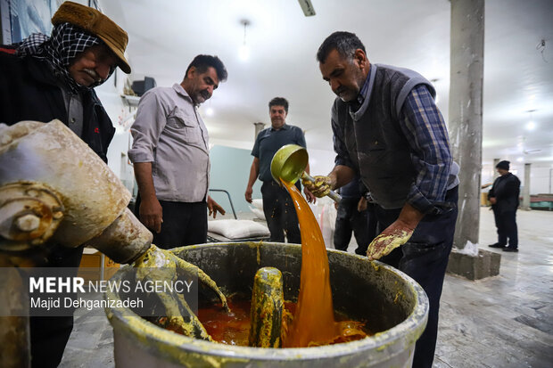 مراسم سنتی پخت نان «سوروک» در مهریز