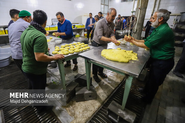 مراسم سنتی پخت نان «سوروک» در مهریز