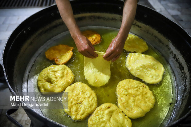 مراسم سنتی پخت نان «سوروک» در مهریز