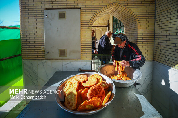 مراسم سنتی پخت نان «سوروک» در مهریز