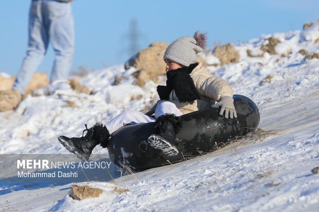 تیوپ سواری و تفریحات زمستانی در اردبیل