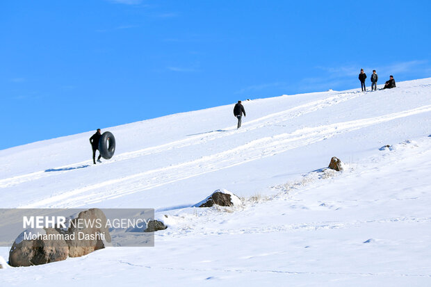 تیوپ سواری و تفریحات زمستانی در اردبیل