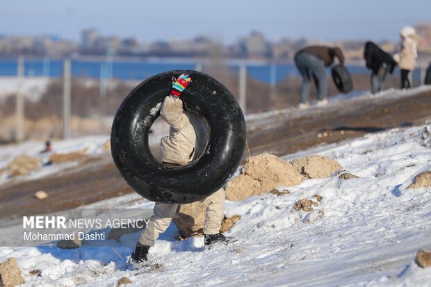 تیوپ سواری و تفریحات زمستانی در اردبیل
