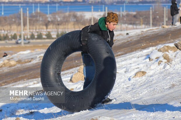 تیوپ سواری و تفریحات زمستانی در اردبیل