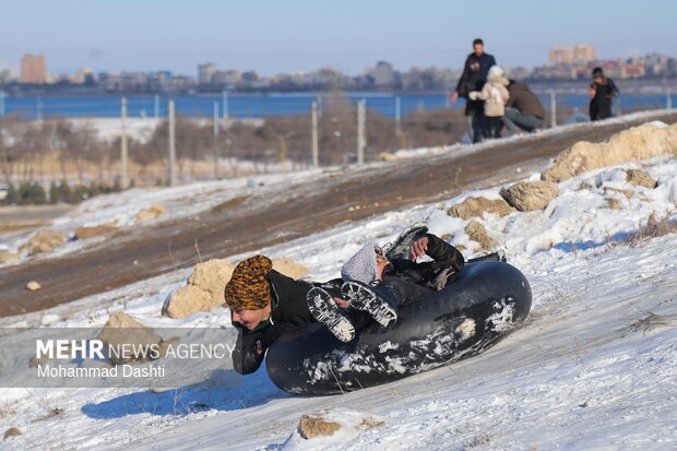 تیوپ سواری و تفریحات زمستانی در اردبیل