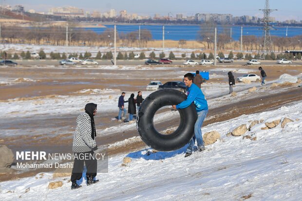تیوپ سواری و تفریحات زمستانی در اردبیل