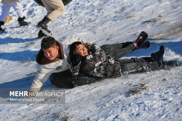 تیوپ سواری و تفریحات زمستانی در اردبیل