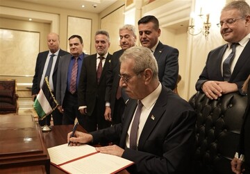 رئيس اللجنة الوطنية الفلسطينية لإدارة غزة يوقع بيان مهمة اللجنة