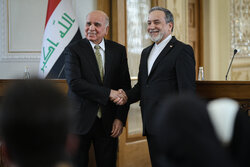Iran, Iraq top diplomats discuss trade, security cooperation