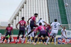 آقای عضو هیئت رئیسه فدراسیون فوتبال در باشگاه آلومینیوم چه می‌کنید؟