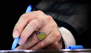 Leader condoles passing of brother of Ayatollah Ali Sistani