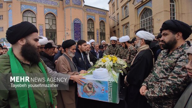 تشییع شهید مدافع امنیت «علی زمانیان» در همدان تشییع شهید مدافع امنیت «علی زمانیان» در همدان
