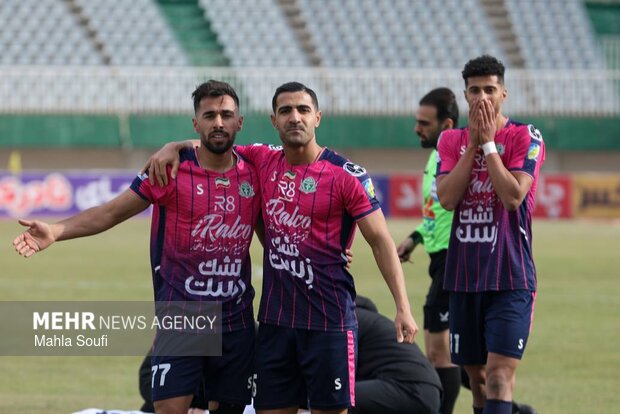 لیگ برتر فوتبال - آلومینیوم و گل گهر 7