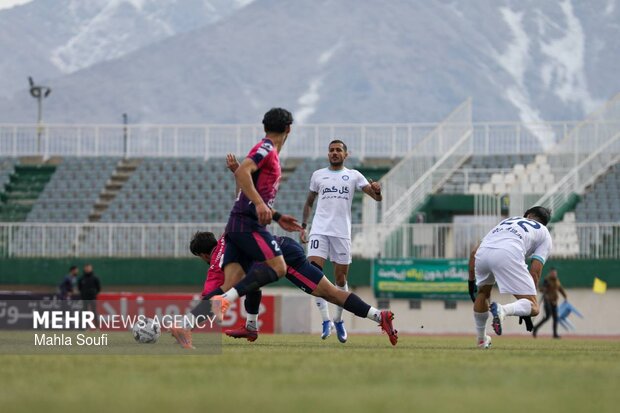 لیگ برتر فوتبال - آلومینیوم و گل گهر 10