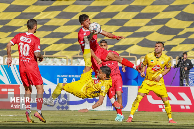 پیروزی فجر شهید سپاسی شیراز در برابر پرسپولیس پایتخت