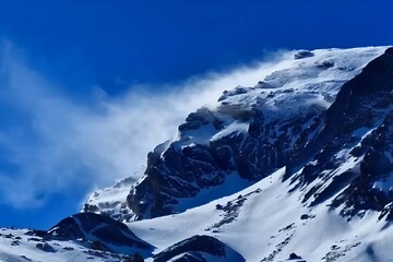 ارتفاع ۶ متری برف در یخچال های دنا