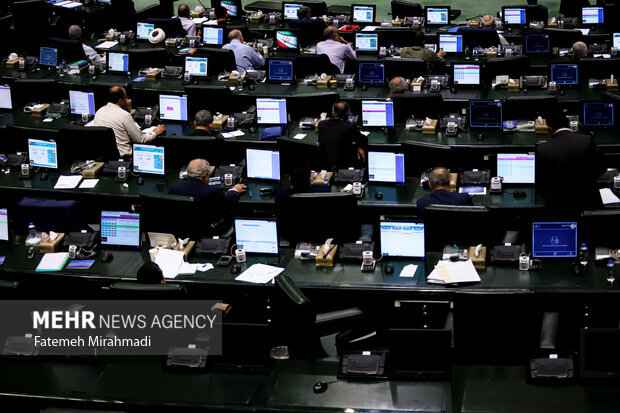 Iranian lawmakers urge reducing ties with France, Germany, UK