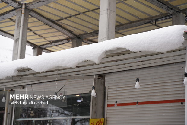 حال و هوای برفی شهر دنا