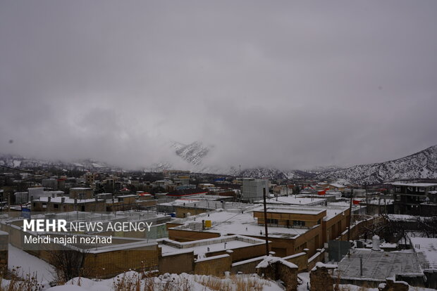 حال و هوای برفی شهر دنا