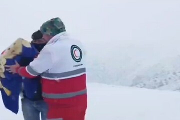 انتقال بیمار قلبی در ارتفاعات مارگون؛۲ مادر باردار در برف نجات یافتند