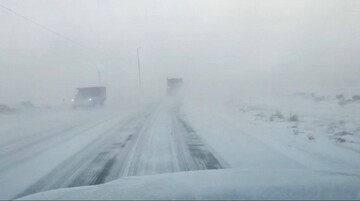 آشوری: کولاک شدید در گردنه زالیان؛ تردد در جاده‌های مرکزی برقرار است