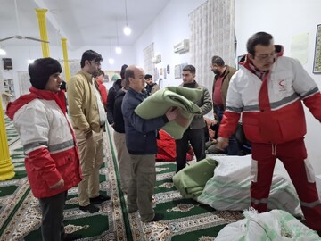 حیدرزاده: مسافران گرفتار برف در آستارا اسکان اضطراری یافتند