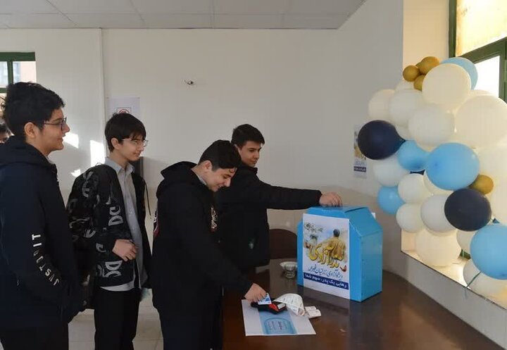 دانش‌آموزان یزدی زنگ آزادی زندانیان جرائم غیرعمد را در مدرسه نواختند